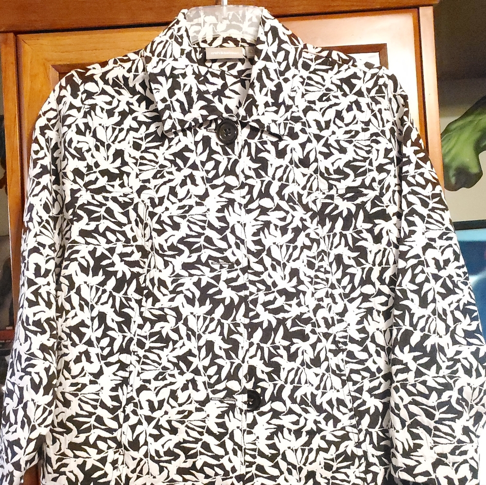 Vintage like new Croft and Barrow jacket! Perfect for spring parties or fall!